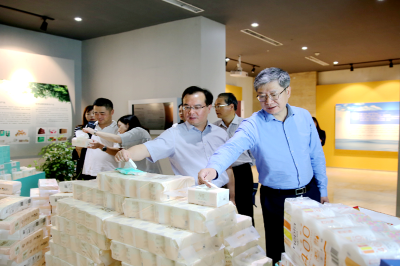 2019年 5月22日，時任浙江省社會組織綜合黨委專職副書記、省民政廳社會組織管理局局長蔡國華蒞臨景興紙業(yè)調(diào)研企業(yè)發(fā)展情況和黨建工作