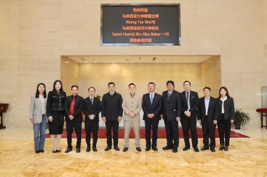 馬來西亞大學(xué)聯(lián)盟主席拿督斯里黃炫碩一行蒞臨景興紙業(yè)參觀交流，共建“一帶一路”人才培養(yǎng)培訓(xùn)基地