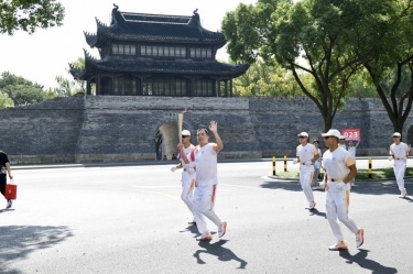 笑臉與熱情刷屏！這名火炬手是景興人！